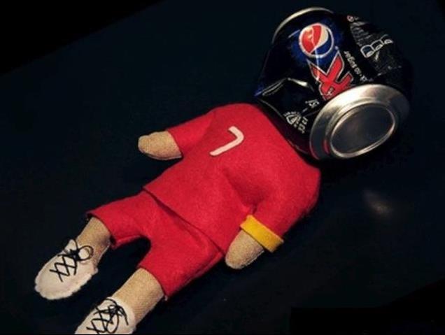 Ronaldo'yu Voodoo bebeği yaptılar