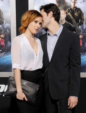 Ünlü olmayı kafasına koydu