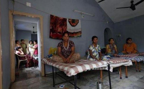 Hindistan'ın taşıyıcı annelerinin  ilginç yaşamı