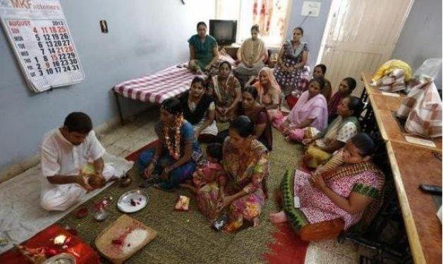 Hindistan'ın taşıyıcı annelerinin  ilginç yaşamı