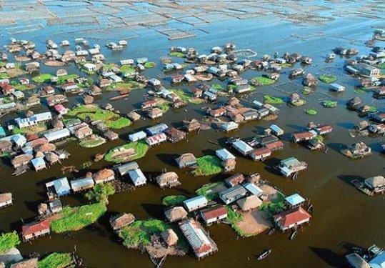 Su üzerinde yüzen inanılmaz yerleşim merkezleri