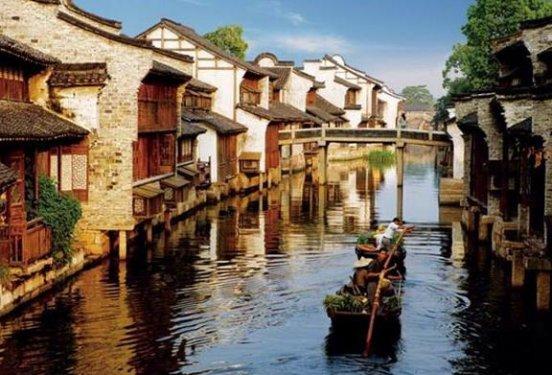 Su üzerinde yüzen inanılmaz yerleşim merkezleri