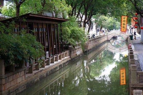 Su üzerinde yüzen inanılmaz yerleşim merkezleri