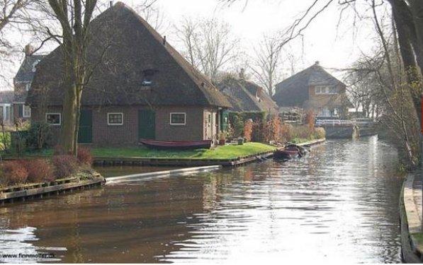 Su üzerinde yüzen inanılmaz yerleşim merkezleri