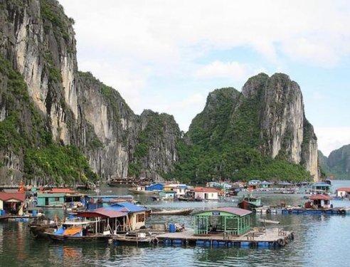 Su üzerinde yüzen inanılmaz yerleşim merkezleri