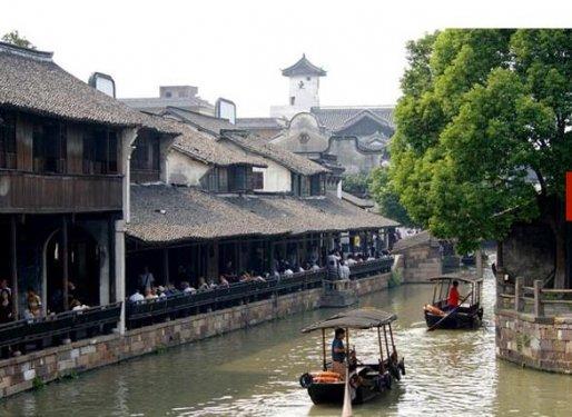 Su üzerinde yüzen inanılmaz yerleşim merkezleri