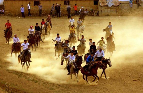 Kırgız Türkleri geleneklerini Türkiye'de de sürdürüyor