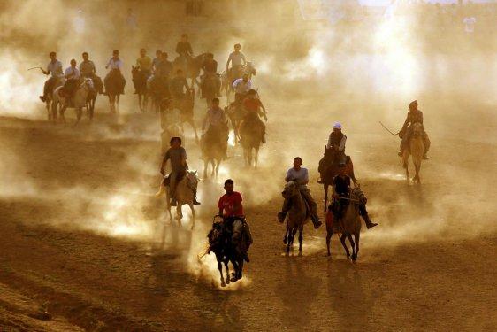 Kırgız Türkleri geleneklerini Türkiye'de de sürdürüyor