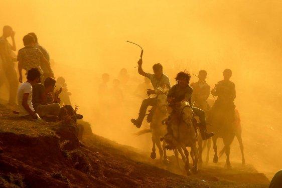 Kırgız Türkleri geleneklerini Türkiye'de de sürdürüyor