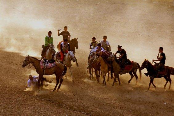 Kırgız Türkleri geleneklerini Türkiye'de de sürdürüyor