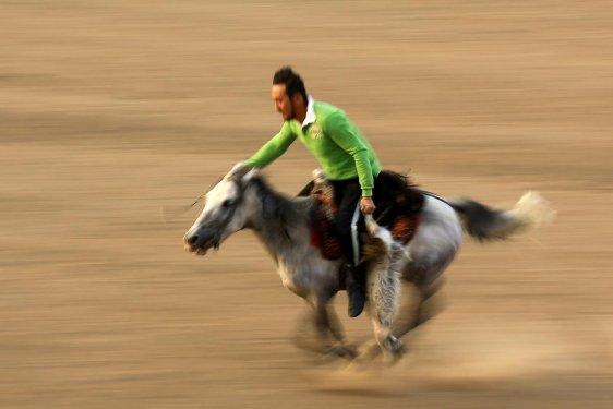 Kırgız Türkleri geleneklerini Türkiye'de de sürdürüyor