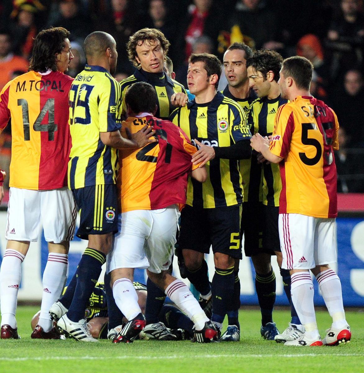 Takım arkadaşıyla kavga eden futbolcular