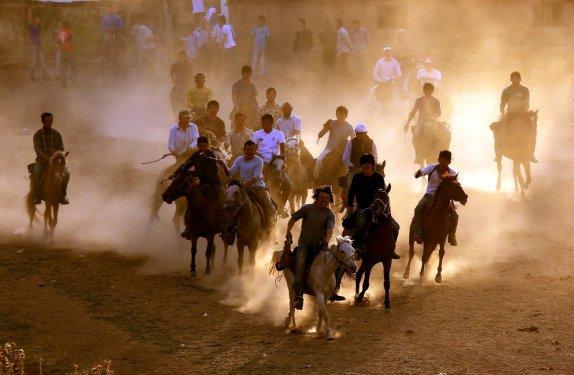 Kırgız Türkleri geleneklerini Türkiye'de de sürdürüyor