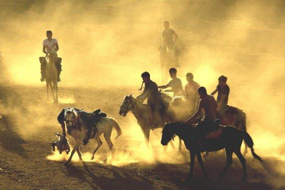 Kırgız Türkleri geleneklerini Türkiye'de de sürdürüyor