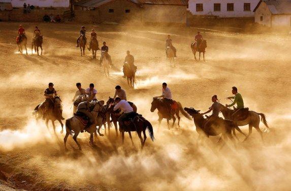 Kırgız Türkleri geleneklerini Türkiye'de de sürdürüyor