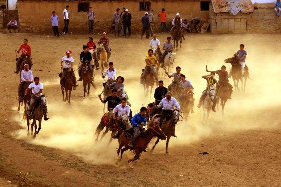 Kırgız Türkleri geleneklerini Türkiye'de de sürdürüyor