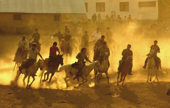 Kırgız Türkleri geleneklerini Türkiye'de de sürdürüyor