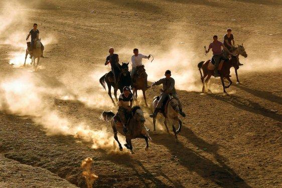 Kırgız Türkleri geleneklerini Türkiye'de de sürdürüyor