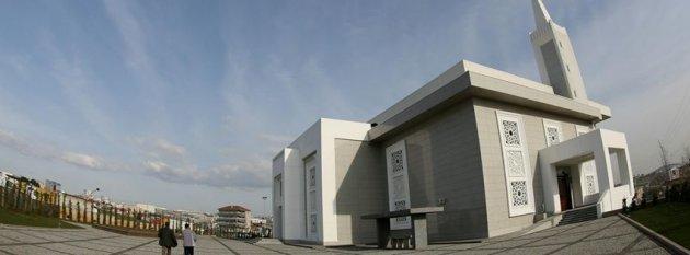 Kadın mimarın 10 yılda yaptığı cami görenleri mest etti