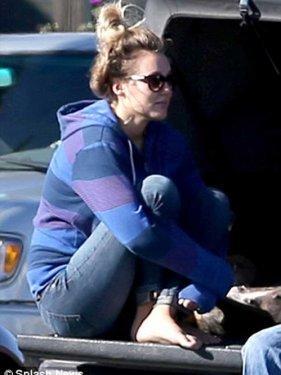 Paul Walker’ın sevgilisi yalın ayak görüntülendi