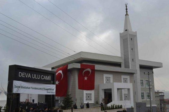 Kadın mimarın 10 yılda yaptığı cami görenleri mest etti