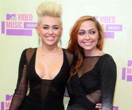 Birbirine hiç benzemeyen ünlü kardeşler