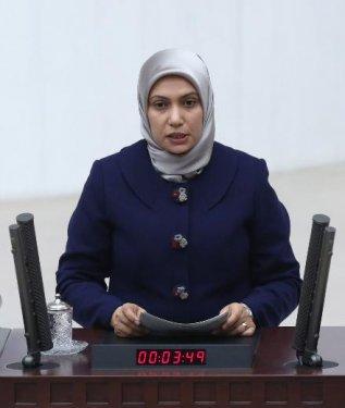 TBMM kürsüsünde konuşan ilk türbanlı vekil Candemir Çelik