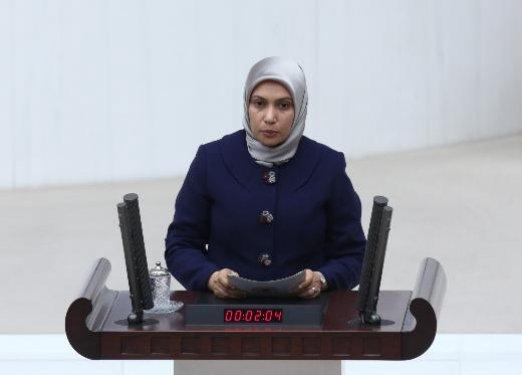 TBMM kürsüsünde konuşan ilk türbanlı vekil Candemir Çelik