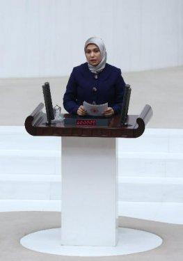 TBMM kürsüsünde konuşan ilk türbanlı vekil Candemir Çelik