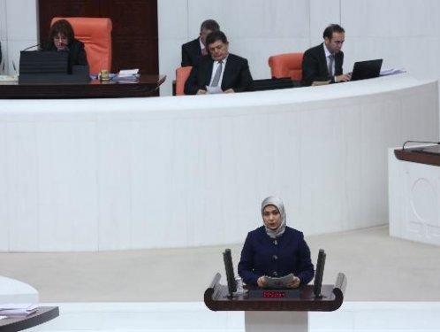 TBMM kürsüsünde konuşan ilk türbanlı vekil Candemir Çelik