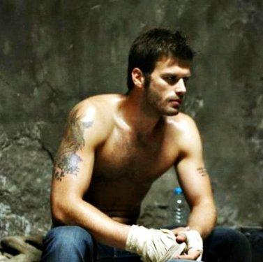 Hangi ünlü hangi yabancı dili biliyor