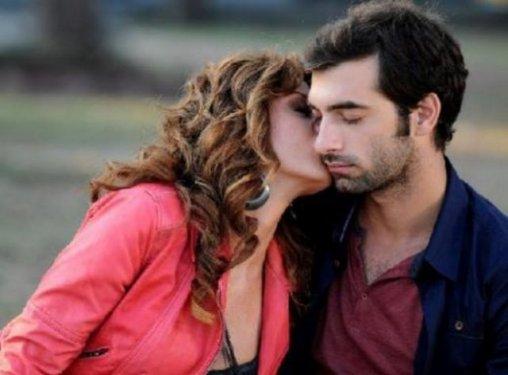 Hangi ünlü hangi yabancı dili biliyor