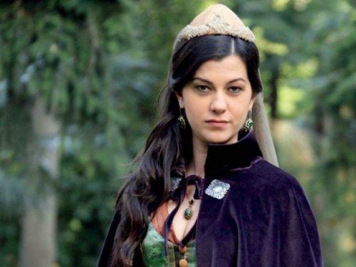 Hangi ünlü hangi yabancı dili biliyor