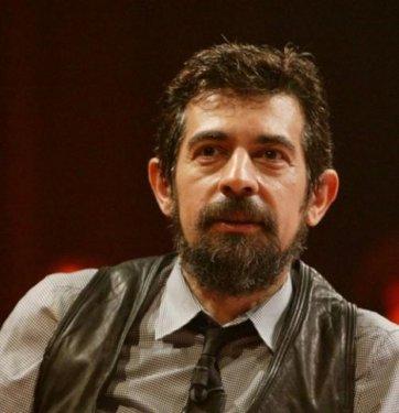 Hangi ünlü hangi yabancı dili biliyor