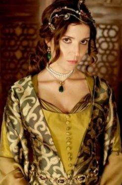 Hangi ünlü hangi yabancı dili biliyor