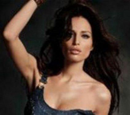 Hangi ünlü hangi yabancı dili biliyor