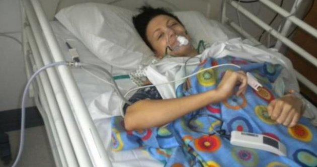 Eğri omurlu bu kız  manken oldu