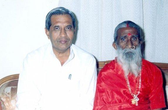 73 Yıldır hiçbir şey yemeden dimdik ayakta  