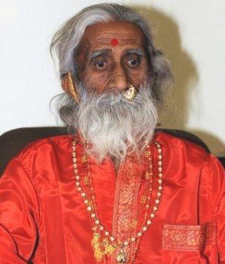 73 Yıldır hiçbir şey yemeden dimdik ayakta  