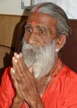 73 Yıldır hiçbir şey yemeden dimdik ayakta  