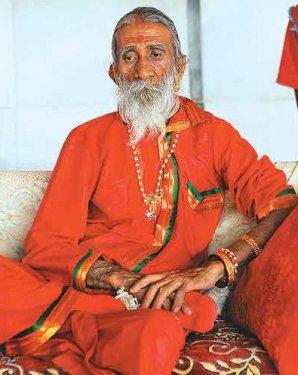 73 Yıldır hiçbir şey yemeden dimdik ayakta  