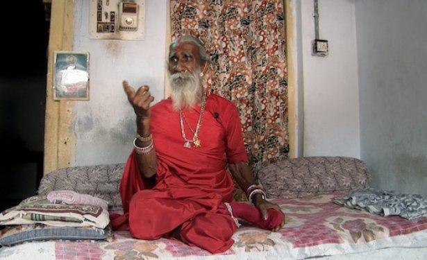 73 Yıldır hiçbir şey yemeden dimdik ayakta  