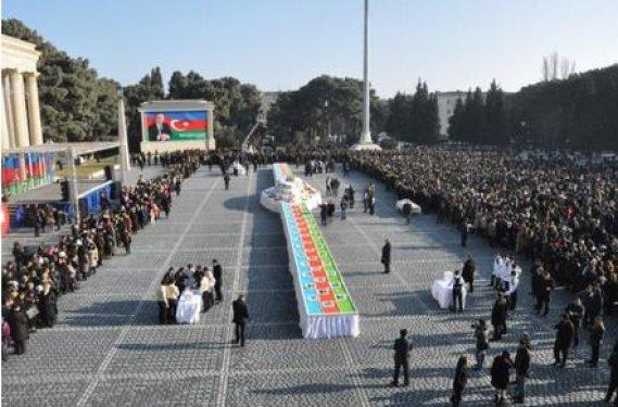 Dayanışma günü ve doğum gününe özel 52 metrelik pasta