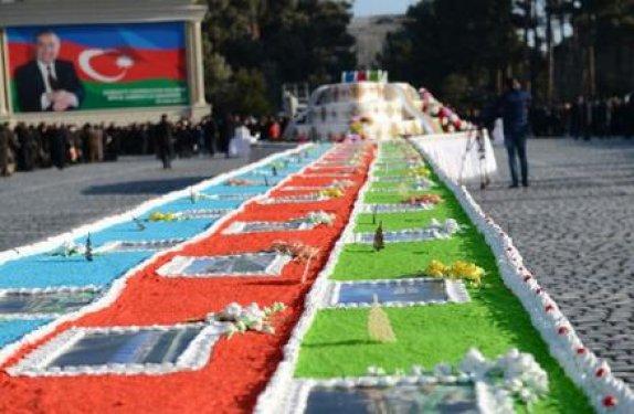 Dayanışma günü ve doğum gününe özel 52 metrelik pasta