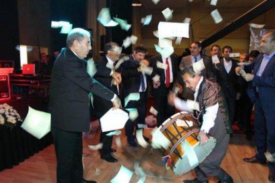 Ak Parti vekilinin oğlu evlendi