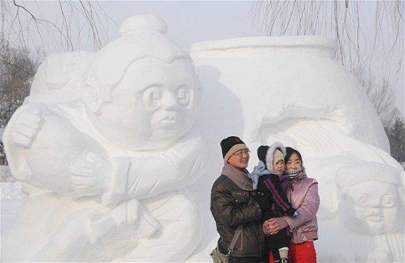 Göz alıcı kar heykeller 