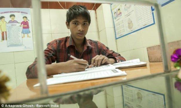 Hindistan'da sokak çocukları banka kurdu