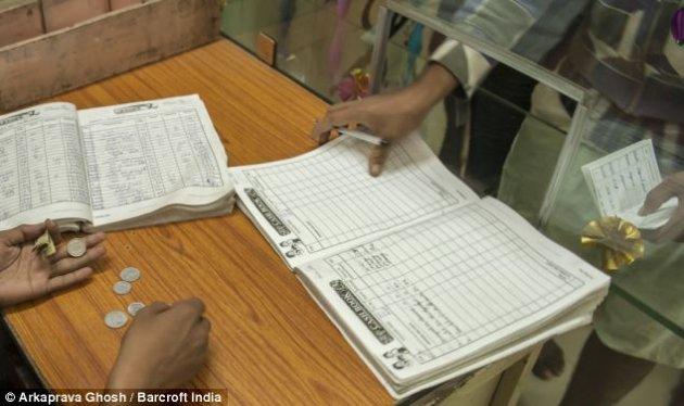 Hindistan'da sokak çocukları banka kurdu