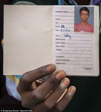 Hindistan'da sokak çocukları banka kurdu