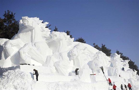 Göz alıcı kar heykeller 